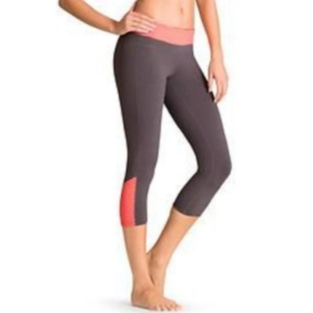 Athleta Stripes Balance Cropped Leggings Women's Medium M Ruched Leg Athletic